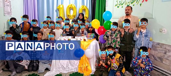 برگزاری جشن یادگیری عدد صد برای کلاس دومی‌های دبستان تصفیه چیها 