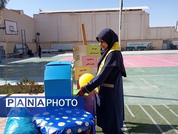 برگزاری بهار همدلی شکوه مهربانی جشن نیکوکاری در دبیرستان عفت