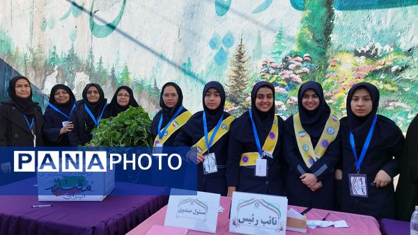 انتخابات شورای دانش آموزی دبیرستان شاهد تکتم ناحیه۳