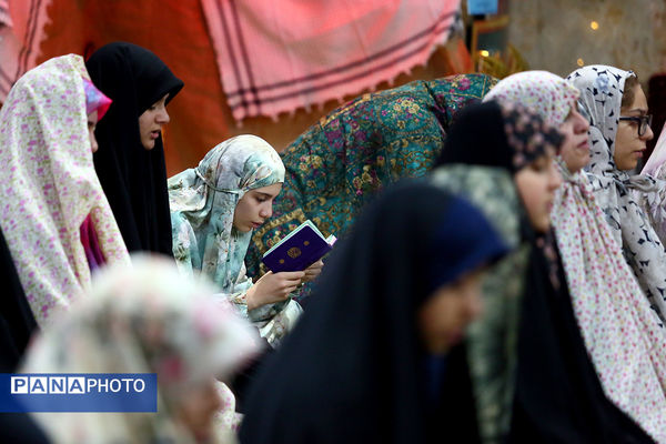 اعتکاف دانش‌آموزی در مسجد لولاگر