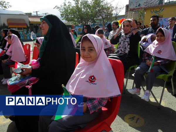 برگزاری جشن شکوفه‌ها در دبستان شاهد شهید سلطانی ناحیه یک کرج