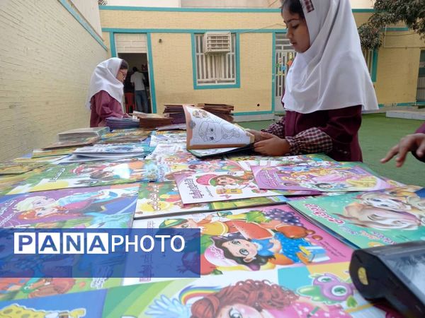 نمایشگاه کتاب در دبستان مریم بندرعباس
