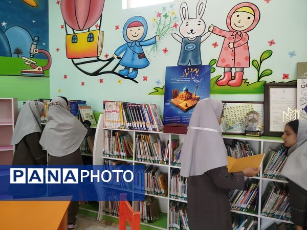 بازدید دانش‌آموزان دبستان شهید نجفی فدافن از کتابخانه فدک
