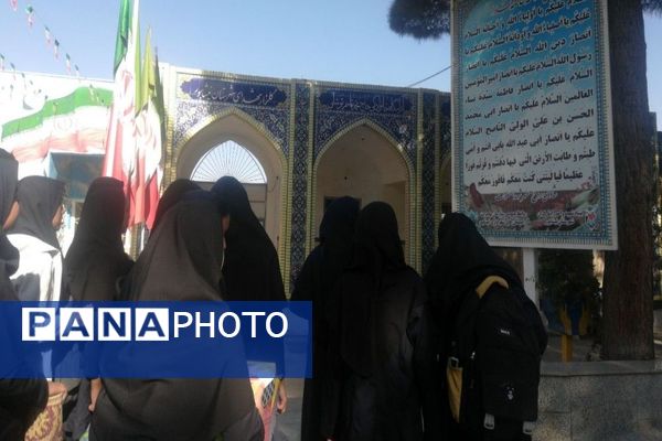 حضورپیشتازان دبیرستان شهید مجید دهنوی درگلزار شهدای بهشت فضل نیشابور