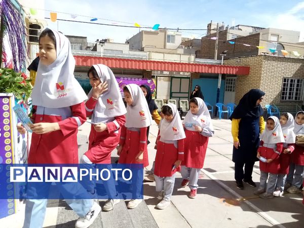 جشن نیکوکاری در دبستان نیلوفران تربت جام