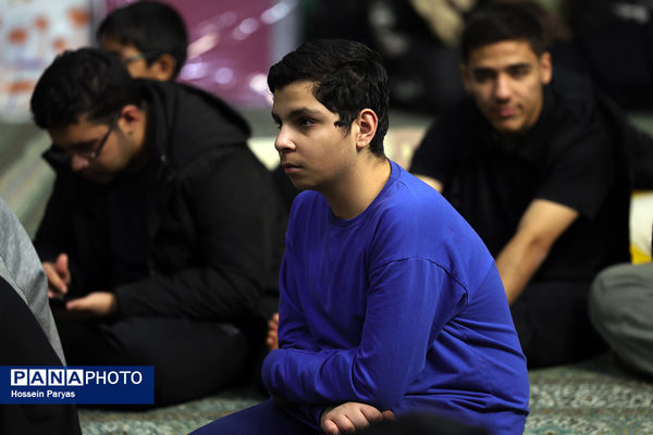 اعتکاف دانش‌آموزی در حسینه ارشاد