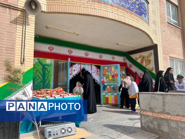  جشن شکوفه ها در دبستان شهید محمدی شهر نسر 