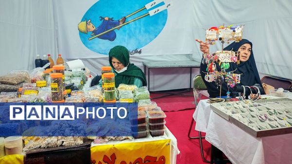 نمایشگاه خدمت 46 به مناسبت هفتهٔ بسیج در نیشابور 