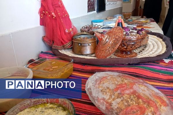 نمایشگاه صنایع دستی و جشنواره غذاهای سنتی به‌مناسبت دهه فجر 