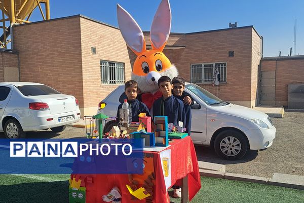  برپایی نمایشگاه  آثار دانش‌آموزان در مدرسه غیاث‌الدین جمشید کاشانی ملارد 