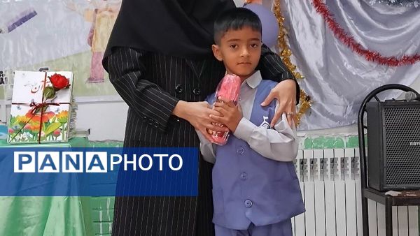 جشن شکوفه ها درمدرسه مرحوم زرتاش شهرستان خلیل آباد 