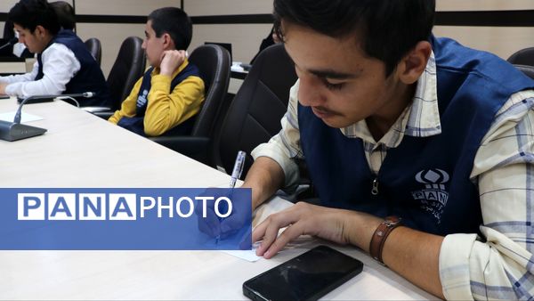نشست هم‌اندیشی دانش‌آموز خبرنگاران پانا با معاون امنیتی و انتظامی استانداری خراسان رضوی 