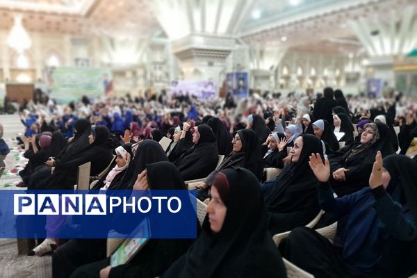 اجتماع دختران ناحیه 2 شهرری به مناسبت روز دختر در مرقد مطهر امام خمینی (ره) 