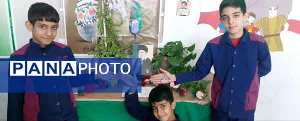 اجرای پویش «جانم فدای رهبر» در آموزشگاه شهید محمد منتظر قائم خاتم 