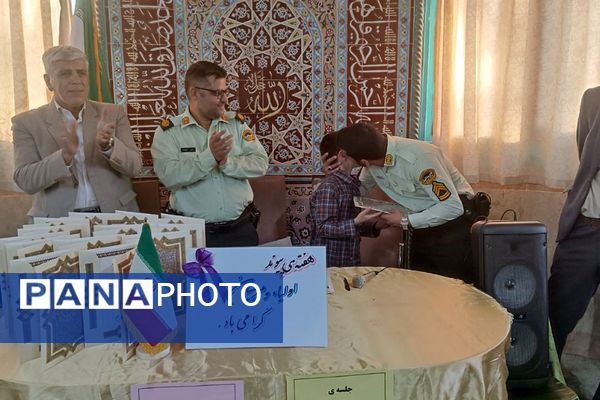  گرامیداشت هفته فراجا و برگزاری انجمن اولیا و مربیان در دبستان علامه طباطبایی