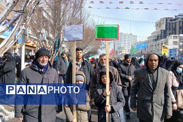 حضور پرشور مردم مشهدی در راهپیمایی ۲۲ بهمن 