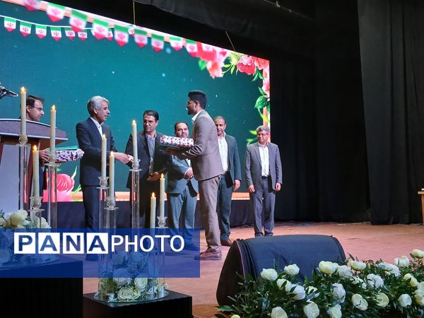 معلم؛ نردبان آسمان علم