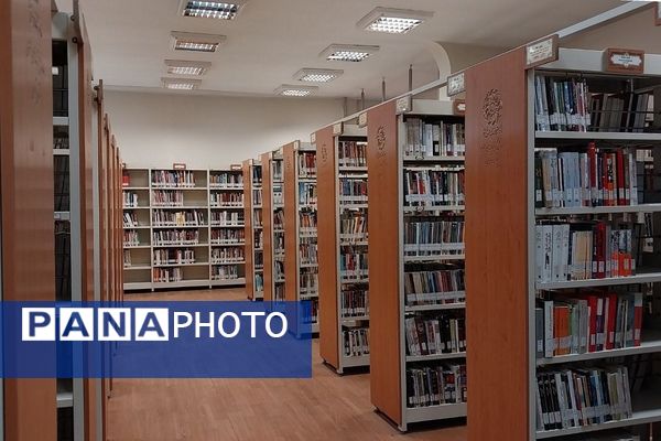 بازدید دانش‌آموزان از کتابخانه فرهنگسرای قلم در بهارستان‌دو