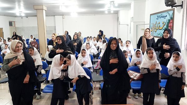 بزرگداشت هفته ملی سالمند در دبستان دخترانه سماء شیروان 