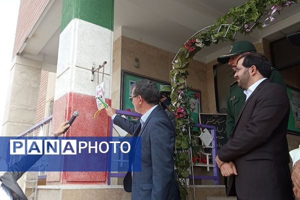 پاسداشت مقام شامخ معلم در آموزشگاه هیأت امنایی فرزانگان ملارد؛ با نواختن زنگ سپاس معلم 
