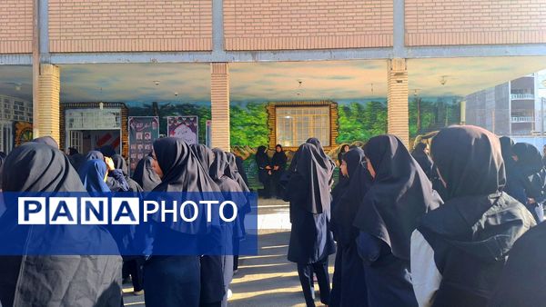 اولین مراسم صبحگاهی در دبیرستان فیاض کاشمر