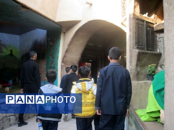 بازدید دانش آموزان دبستان سمیه قم از نمایشگاه حدیث غربت