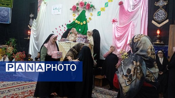 تجلیل از مادران شهید روستا در آیین روز مادر حسینیه علی اکبری فدافن 