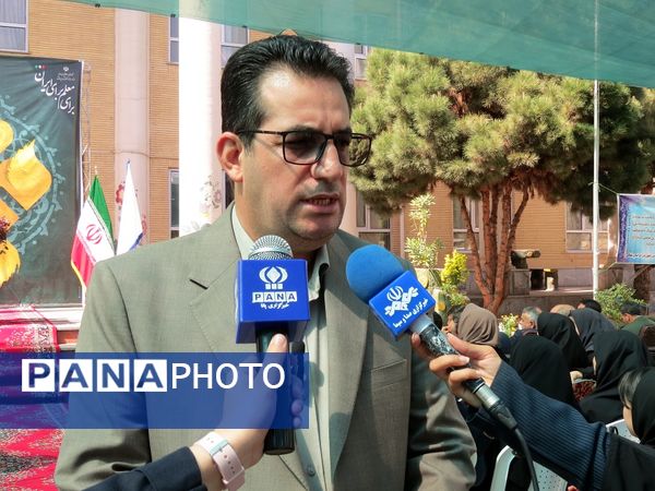 نواختن زنگ سپاس معلم در هنرستان محمودیه بجنورد