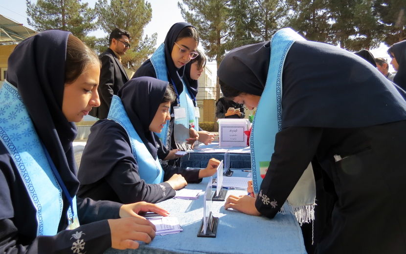 انتخابات همیار مشاور مدرسه دخترانه فرزانگان