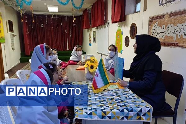 زنگ تفریح در دبستان سارا شهرستان ملارد با کتاب شیرین‌تر شد