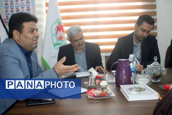 جلسه برنامه‌ریزی بزرگداشت هفته دفاع مقدس در اداره‌کل آموزش و پرورش استان بوشهر