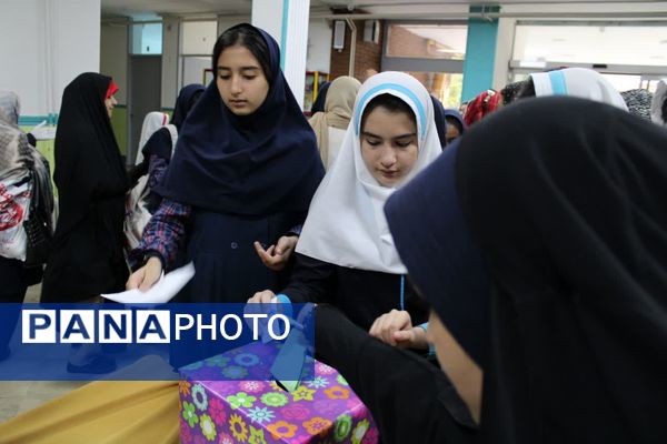 گرامیداشت دهه کرامت و بیست و ششمین سالروز تاسیس سازمان دانش‌آموزی، در منطقه ۱۰