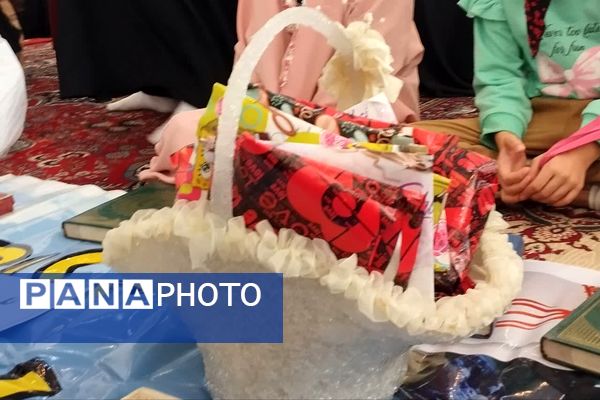 محفل قرآنی و حلقه صالحین در پایگاه مقاومت حضرت زینب (س) داریون 