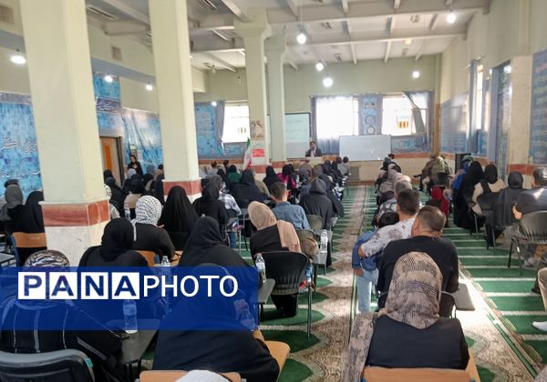 جلسه اولیاء مربیان در دبیرستان نمونه دولتی شهدای علم و فناوری بهارستان دو