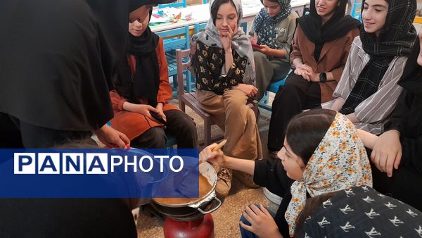 آموزش دوخت مقنعه و پخت و تزیین حلوا در کانون شماره 4 قم