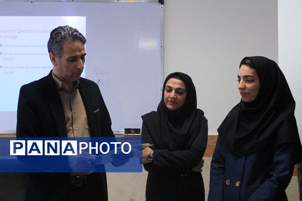  کارگاه دانش‌افزایی زبان انگیلیسی در دبیرستان‌ولایت بهارستان‌دو