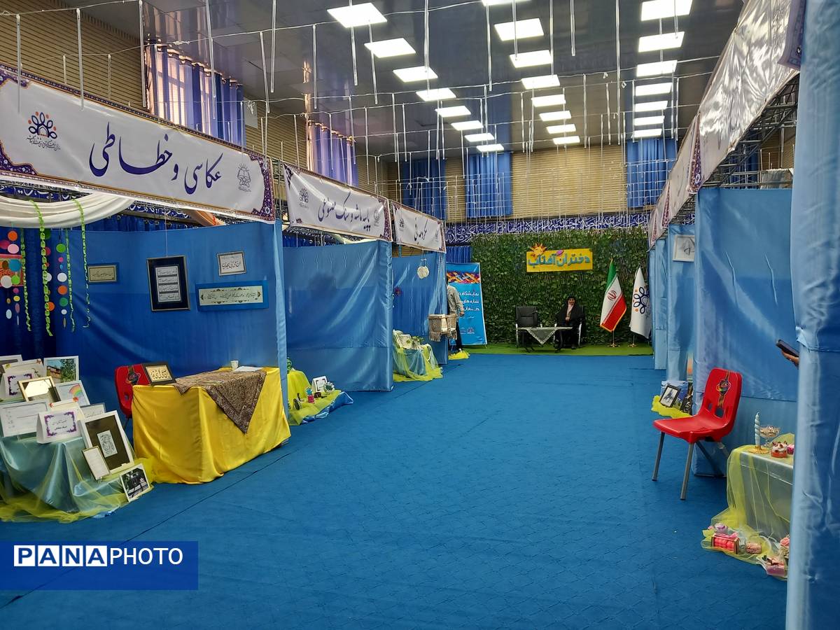نمایشگاه دست سازه های هنری دختران آفتاب در دالقرآن سازمان فرهنگی شهرداری اسلامشهر