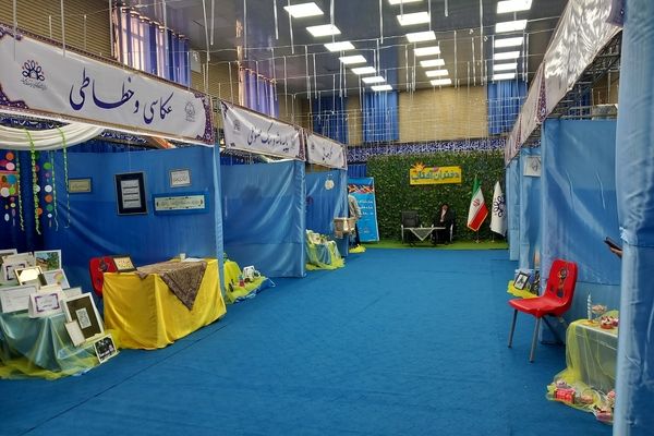 نمایشگاه دست سازه های هنری دختران آفتاب در دالقرآن سازمان فرهنگی شهرداری اسلامشهر