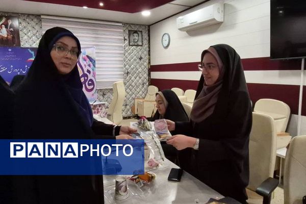 تقدیر از بانوان شاغل در اداره آموزش و پرورش کهریزک 