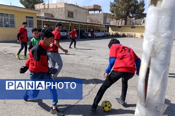 مسابقات درون مدرسه‌ای فوتسال در دبیرستان امام رضا (ع) نیشابور 