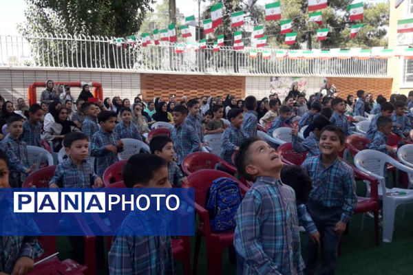 جشن شکوفه‌ها در دبستان آذر صابر ناحیه ۴ شیراز 