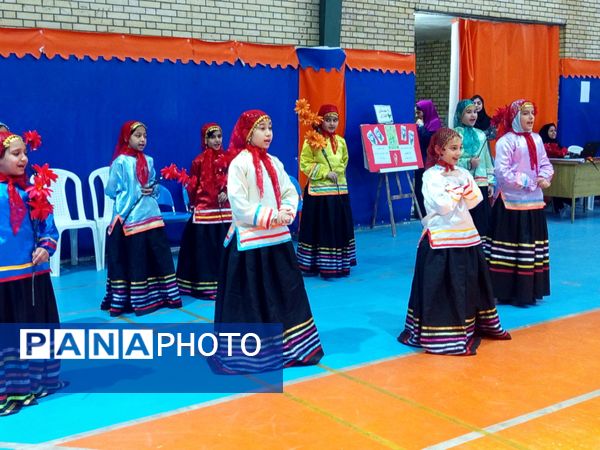 دانش آموزان مدرسه سمیه ساعاتی شاد در کنار پدرانشان گذراندند
