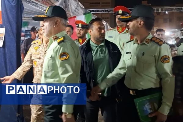 بازدید از نمایشگاه اسوه به‌مناسبت هفته دفاع مقدس در شیراز