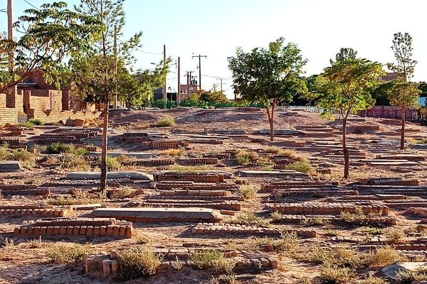 قبرستان تاریخی قوژد؛ قبرستانی چند صد ساله