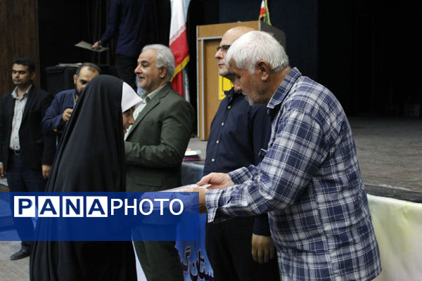 اختتامیه کلاس‌های تابستانی و تقدیر از برگزیدگان فرهنگی و قرآنی در گرمه