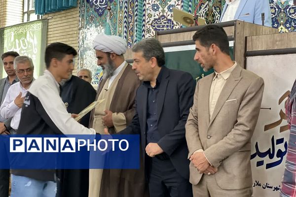 فرهنگیان شهرستان ملارد با حضور خود در نمازجمعه این هفته یاد شهید رجایی را گرامی داشتند 