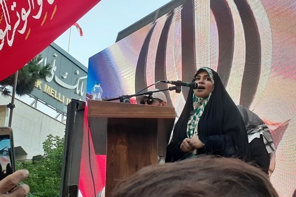 جلوه‌هایی از اجتماع مردم بجنورد در تجلیل از بانوی شجاع رسانه ملی