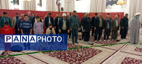 نماز جماعت در شب میلاد حضرت علی(ع) در خلیل آباد