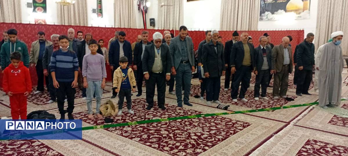 نماز جماعت در شب میلاد حضرت علی(ع) در خلیل آباد