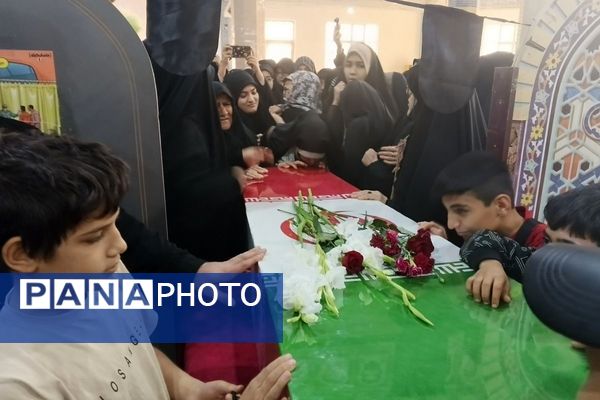 حضور شهید گمنام، حال‌وهوای نماز جمعه را متحول کرد